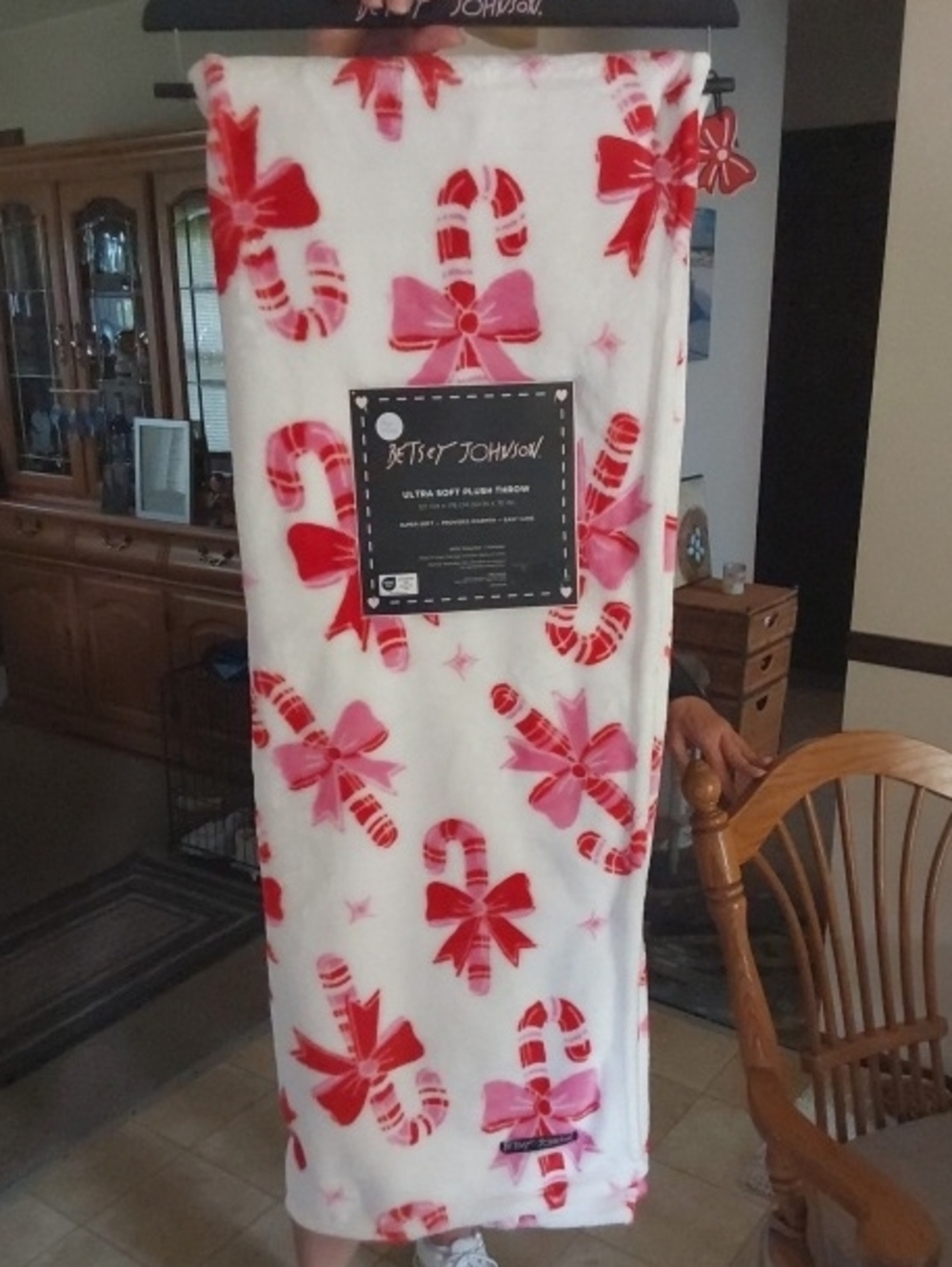 Betsey Johnson Candy Cane/Bow Print Ultrasoft plush throw 50×70in.
